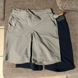 2 Duluth Trading Company Armachillow 10” women’s shorts